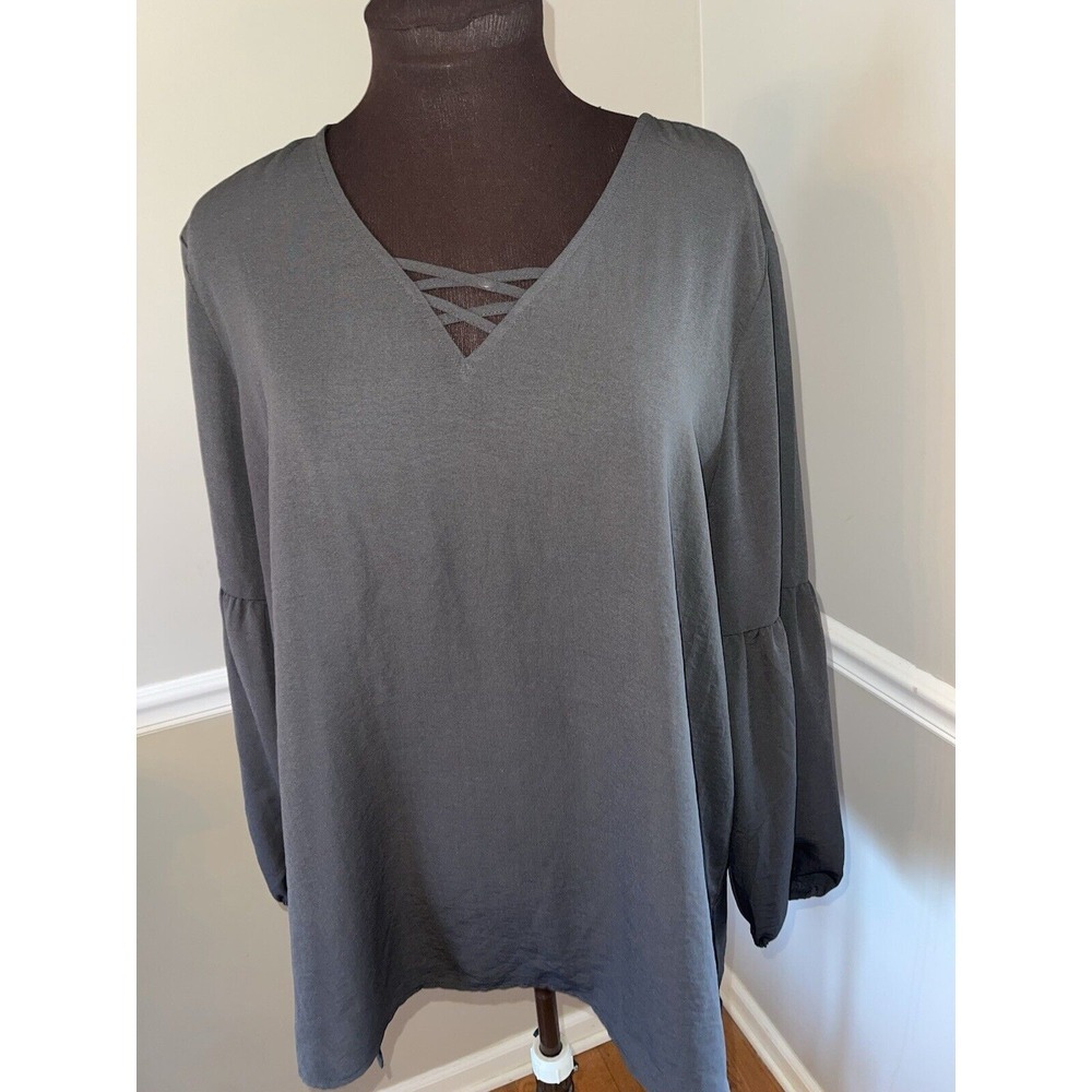 Maurices Gray‎ Lantern Sleeve Lattice Neck Tunic Blouse Womens XL - Picture 2 of 5